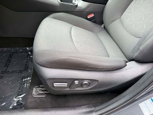 Used 2020 Toyota RAV4 XLE w/ Convenience Package AWD/4WD image 3