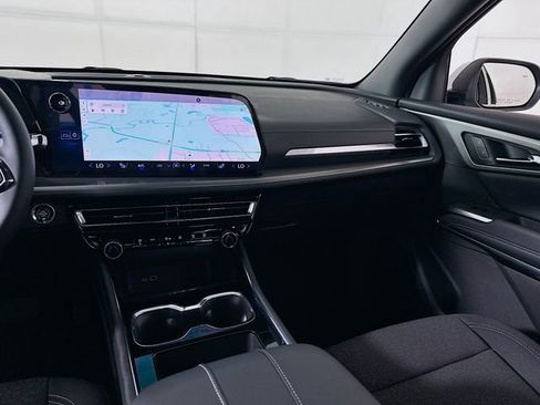 New 2025 Chevrolet Traverse LT image 23