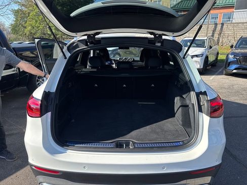 Used 2025 Mercedes-Benz GLC 300 4MATIC image 33