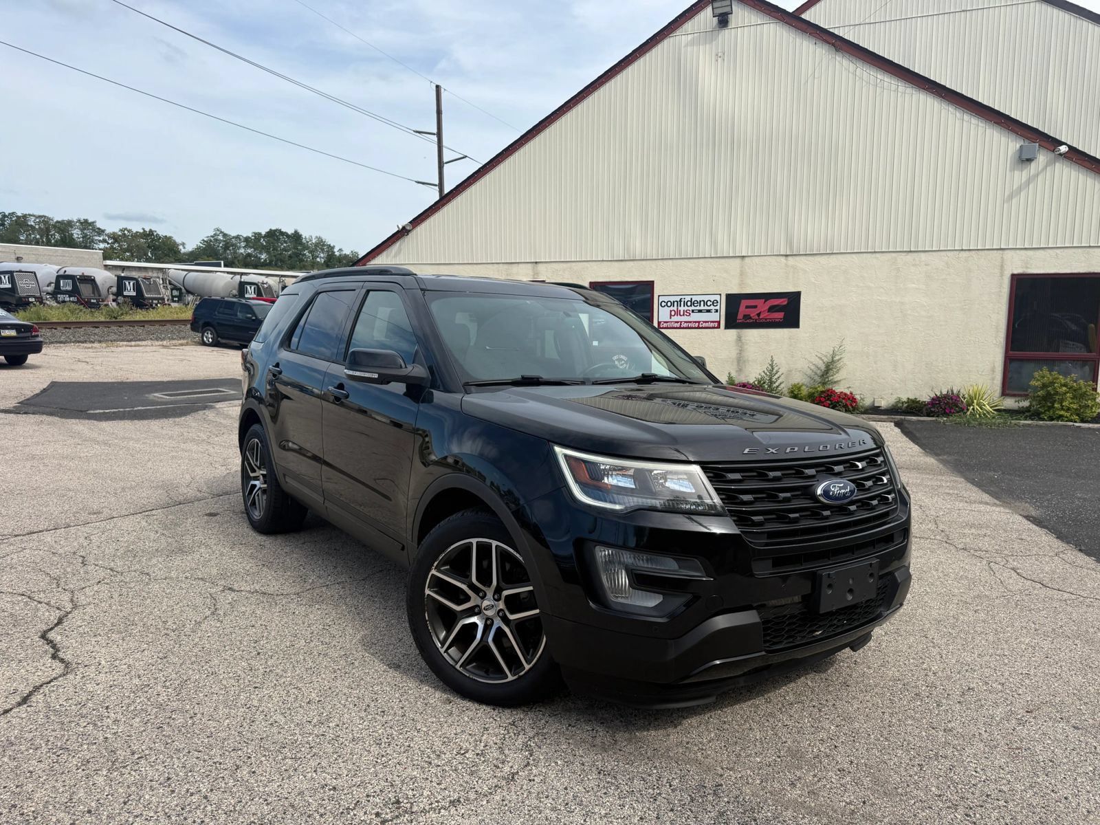 Used 2017 Ford Explorer Sport AWD/4WD image 3