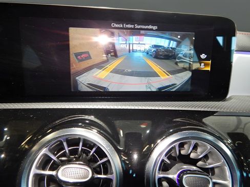 Used 2023 Mercedes-Benz CLA 250 4MATIC image 31