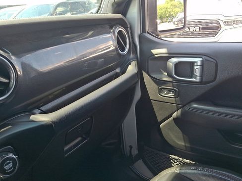 Used 2022 Jeep Wrangler Unlimited Sahara AWD/4WD image 35