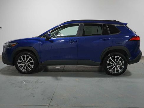 Used 2023 Toyota Corolla Cross XLE image 2