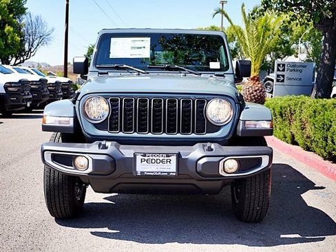 New 2025 Jeep Gladiator Sport S image 5