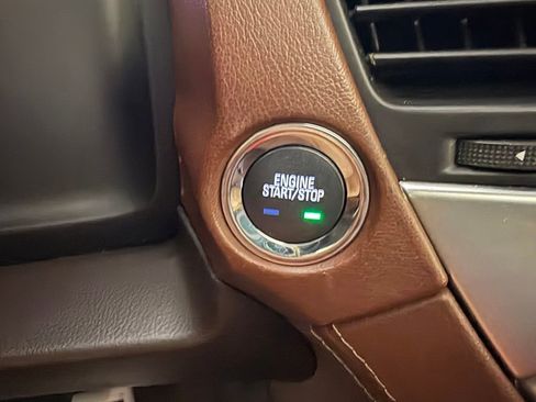 Used 2017 Chevrolet Suburban Premier AWD/4WD image 33