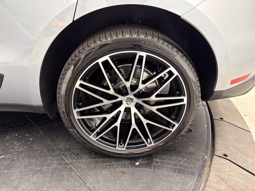 Certified 2026 Porsche Macan AWD/4WD image 13