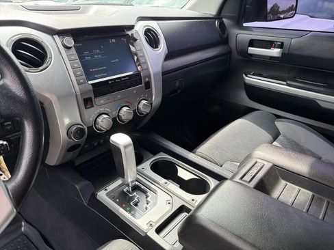 Used 2020 Toyota Tundra SR5 w/ SR5 Upgrade Package AWD/4WD image 32