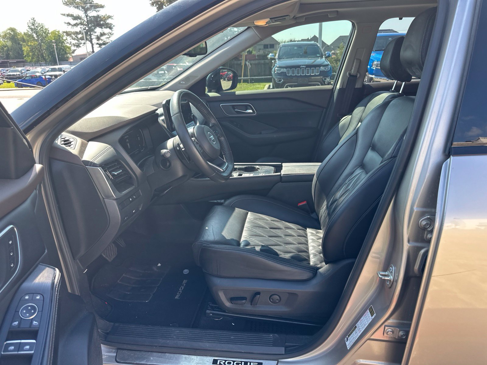 Used 2021 Nissan Rogue Platinum FWD image 11