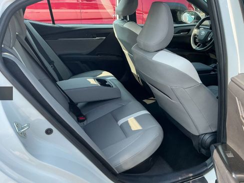 Used 2025 Toyota Camry SE FWD image 7