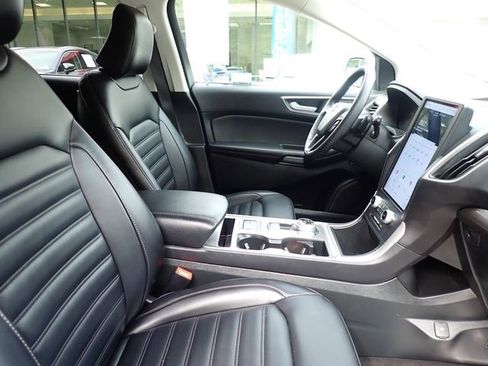 Used 2024 Ford Edge SEL w/ Convenience Package AWD/4WD image 3