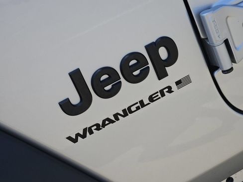 Used 2024 Jeep Wrangler Unlimited Sport AWD/4WD image 11