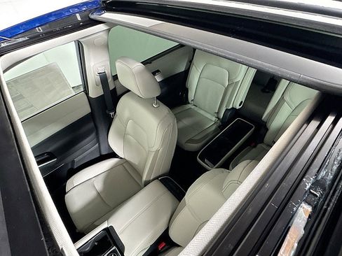 New 2025 Nissan Pathfinder SL w/ SL Premium Package image 14