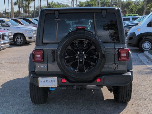 Used 2023 Jeep Wrangler Unlimited Sahara w/ Cold Weather Group AWD/4WD image 6
