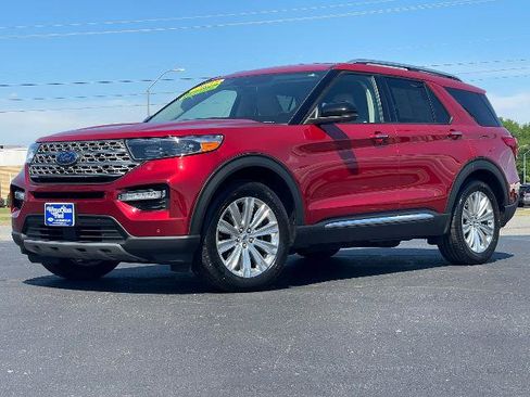 Certified 2022 Ford Explorer Limited w/ Equipment Group 301A image 3