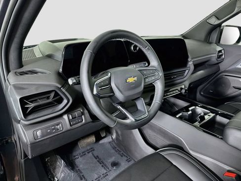 Used 2025 Chevrolet Silverado EV LT AWD/4WD image 9