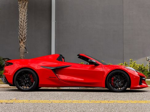 Used 2025 Chevrolet Corvette Z06 image 4