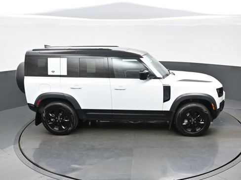 Used 2023 Land Rover Defender 110 X-Dynamic SE AWD/4WD image 43