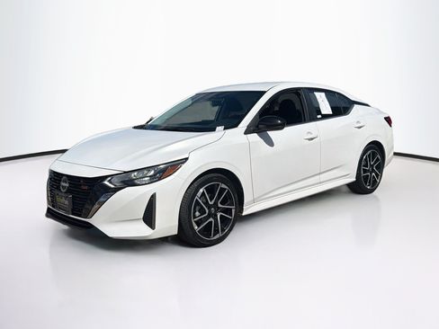 Used 2025 Nissan Sentra SR FWD image 3
