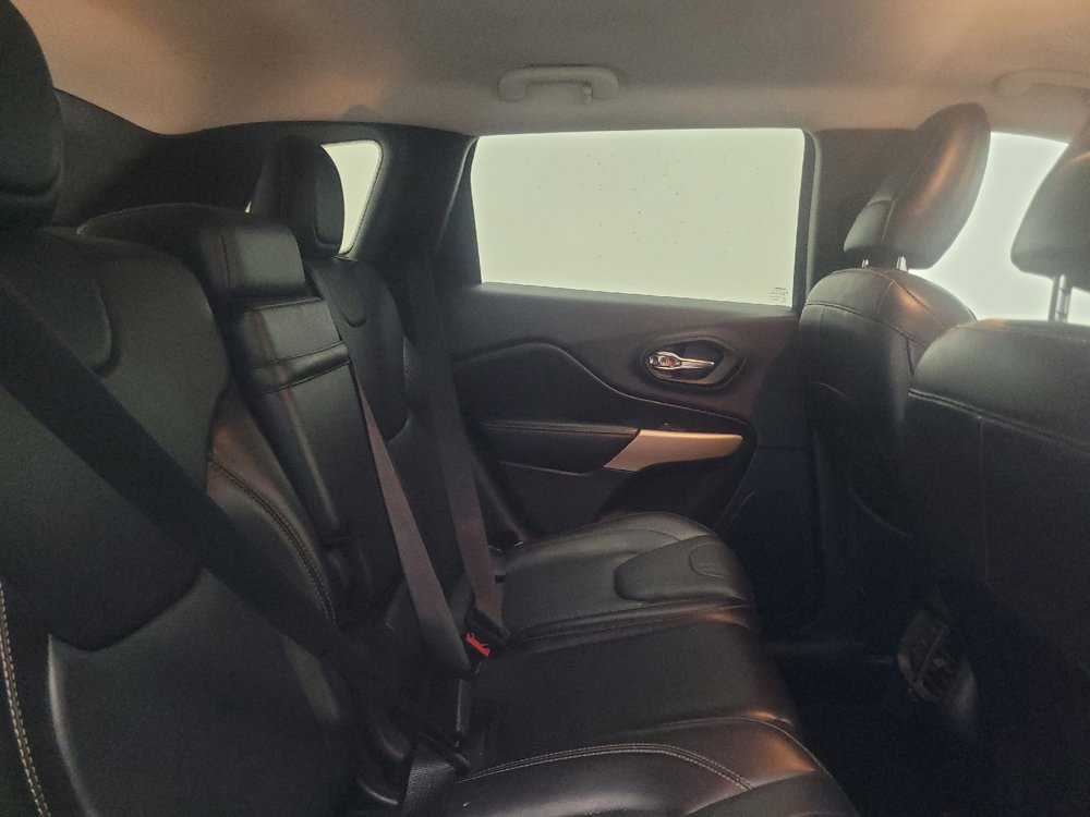 Used 2018 Jeep Cherokee Limited FWD image 19