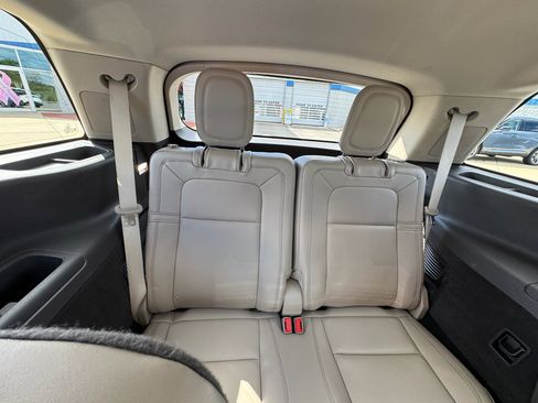 Used 2022 Lincoln Aviator Reserve w/ Equipment Group 201A AWD/4WD image 17