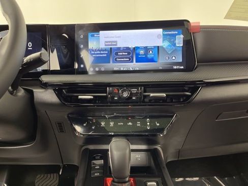 New 2026 Nissan Kicks SR w/ SR Premium Package image 24