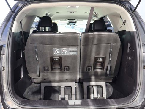 Used 2024 Kia Carnival LX FWD image 12