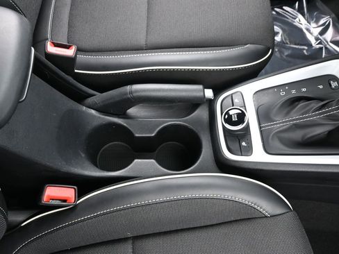 Used 2024 Hyundai Venue Limited image 23