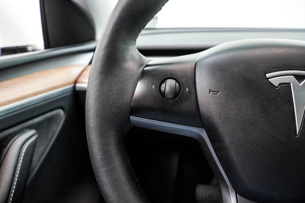 Used 2023 Tesla Model Y Long Range AWD/4WD image 29