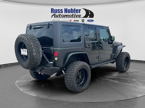 Used 2017 Jeep Wrangler Unlimited Rubicon w/ Connectivity Group AWD/4WD image 7
