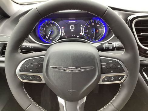 New 2026 Chrysler Pacifica Select image 12