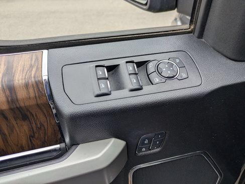 Used 2018 Ford F150 Lariat w/ Equipment Group 502A Luxury AWD/4WD image 17