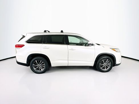 Used 2018 Toyota Highlander XLE image 10
