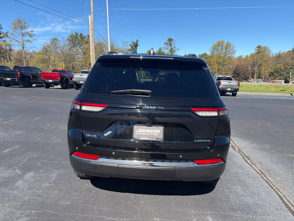 Used 2023 Jeep Grand Cherokee Limited AWD/4WD image 9
