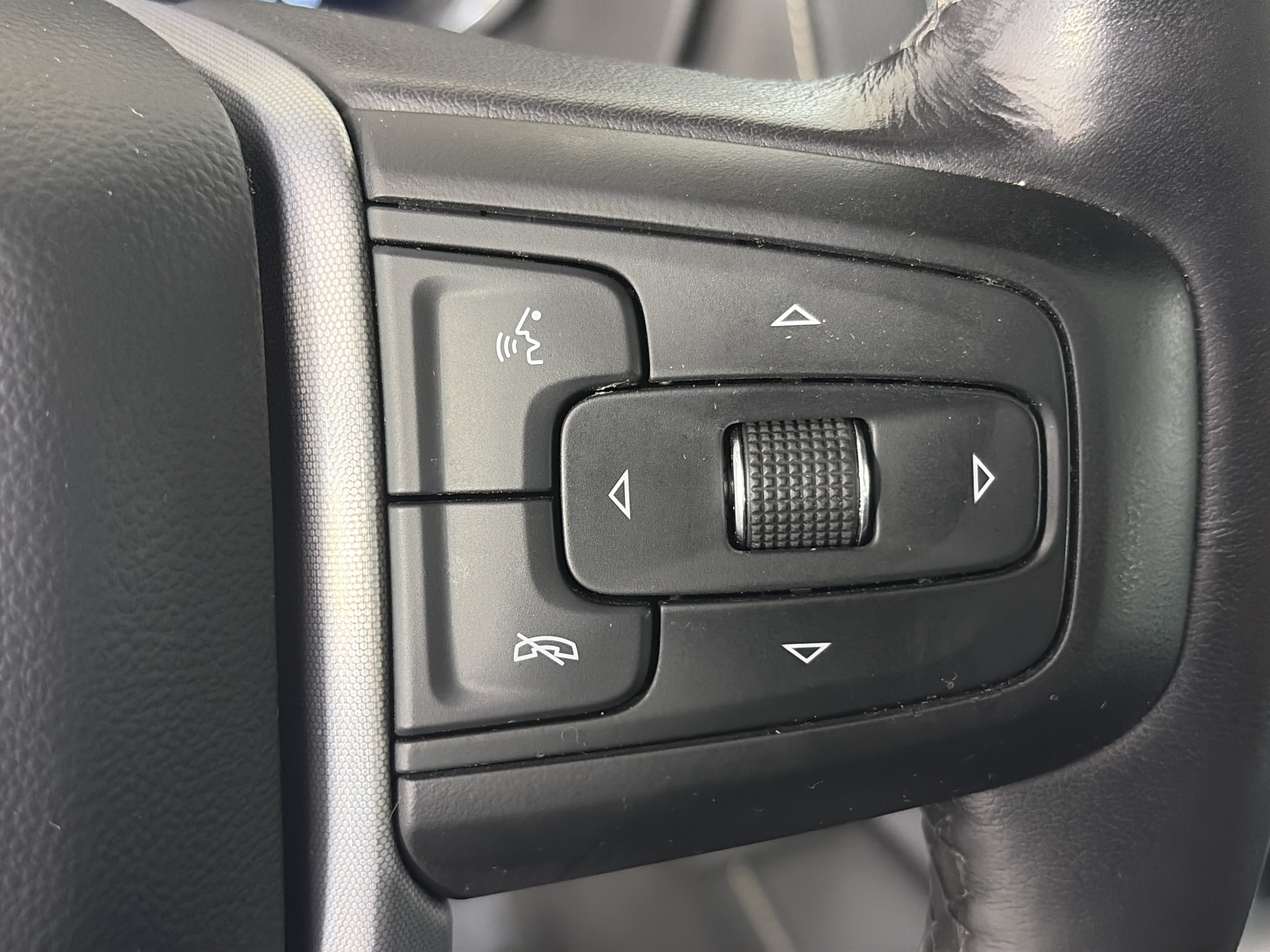 Used 2022 GMC Yukon SLT AWD/4WD image 40
