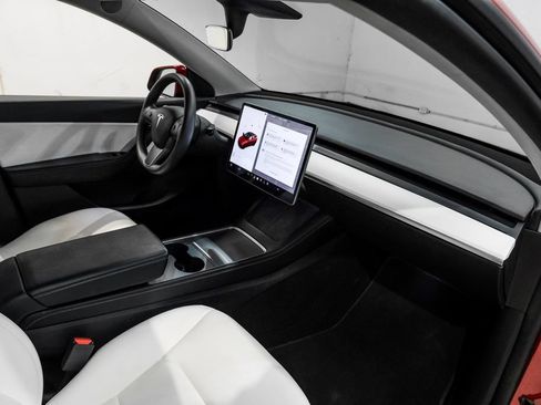 Used 2022 Tesla Model Y Long Range AWD/4WD image 19