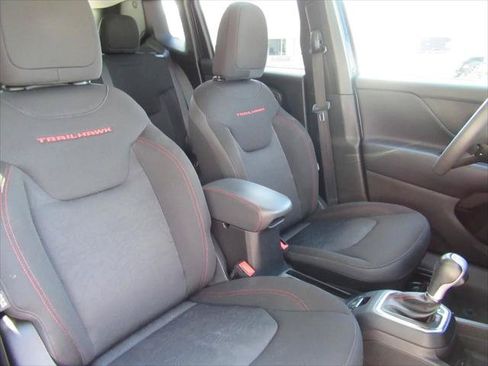 Certified 2023 Jeep Renegade Trailhawk AWD/4WD image 9