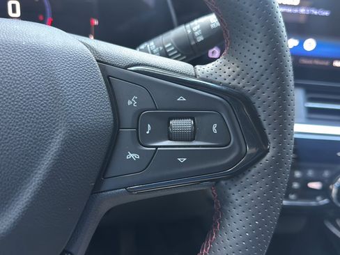 Used 2025 Chevrolet Trax RS w/ Driver Confidence Package FWD image 30