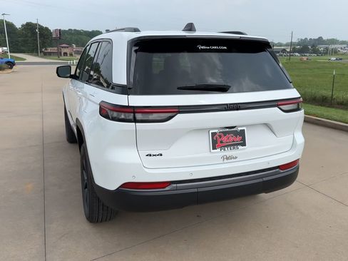 New 2026 Jeep Grand Cherokee Altitude AWD/4WD image 7