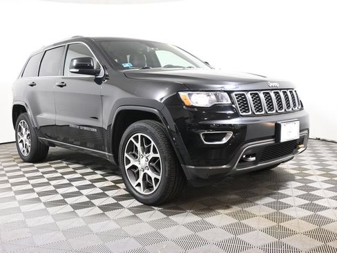 Used 2018 Jeep Grand Cherokee Limited AWD/4WD image 9