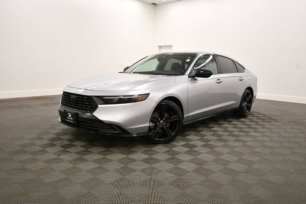 Used 2025 Honda Accord Sport image 2