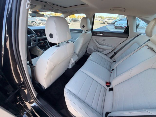Certified 2024 Volkswagen Jetta SE w/ Panoramic Sunroof Package FWD image 19