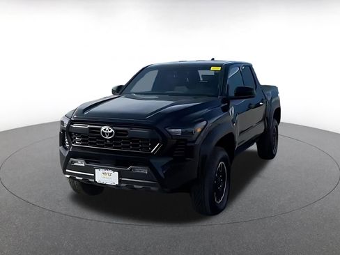 Used 2025 Toyota Tacoma SR image 3