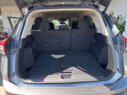 Used 2025 Nissan Rogue SV AWD/4WD image 33