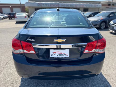Used 2015 Chevrolet Cruze LS image 5
