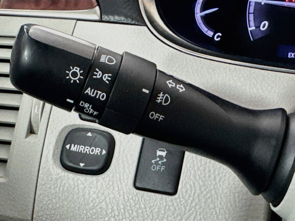 Used 2012 Toyota Avalon Limited FWD image 10