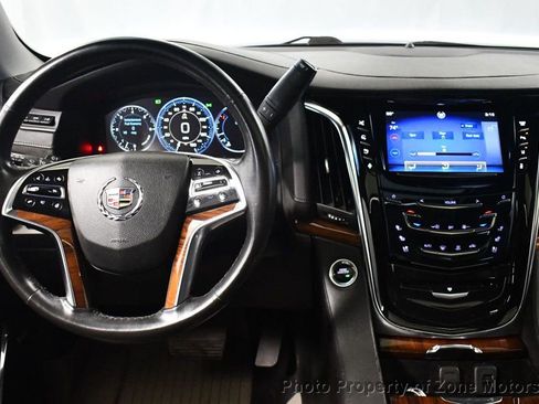 Used 2015 Cadillac Escalade Premium image 29