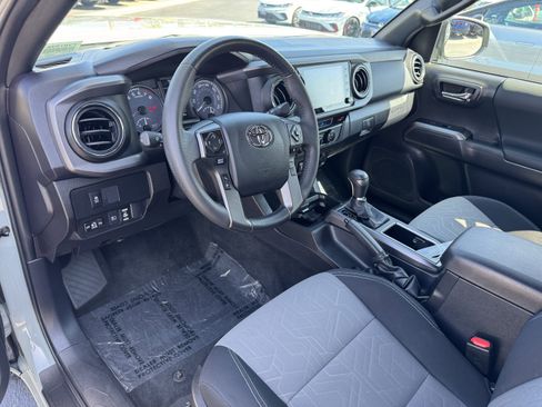 Used 2023 Toyota Tacoma TRD Off-Road w/ Technology Package RWD image 17