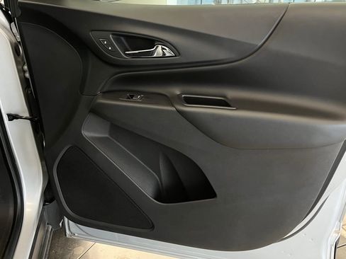 Used 2019 Chevrolet Equinox LT w/ Driver Convenience Package image 31