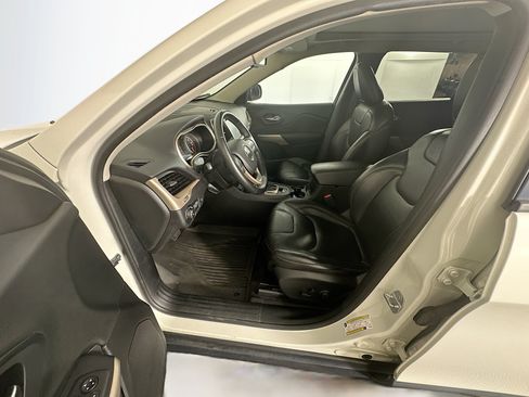 Used 2018 Jeep Cherokee Limited w/ High Altitude Package AWD/4WD image 13