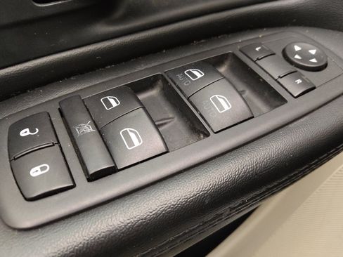 Used 2020 Dodge Grand Caravan SE FWD image 27